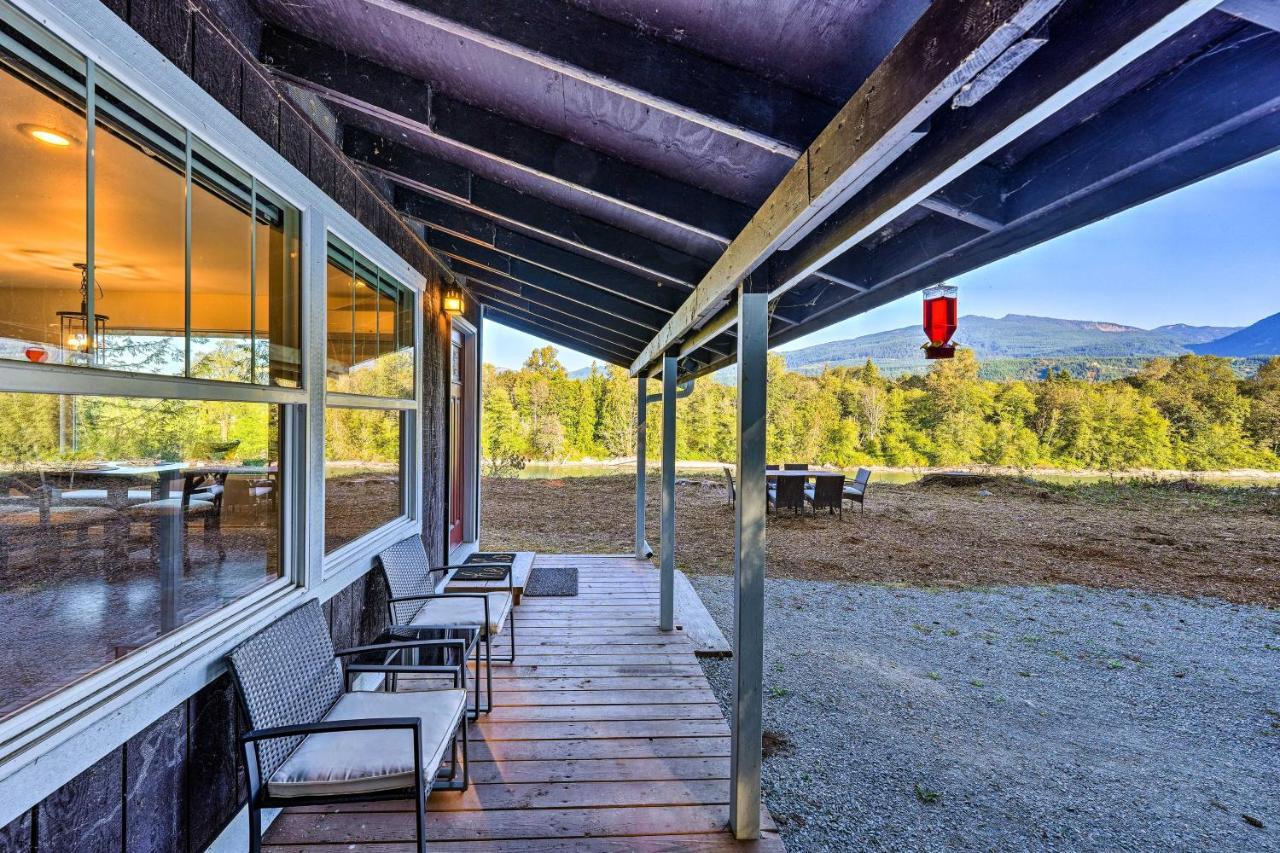 Dreamy Riverside Cabin With Fireplace And Grill Concrete Exterior foto